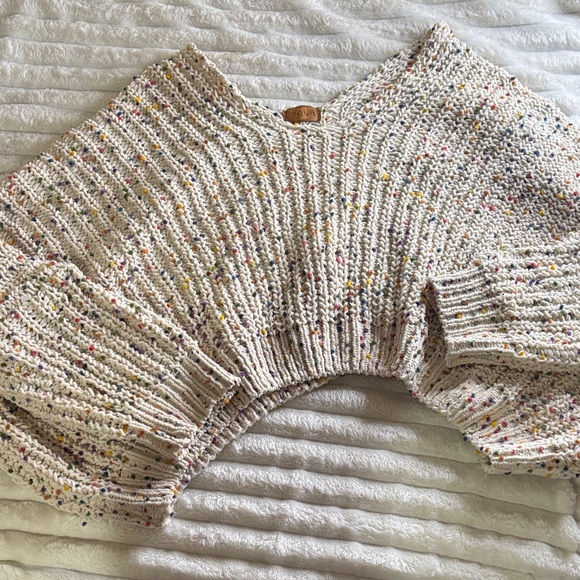 POL Sweaters - POL Cream Speckled V-Neck Sweater